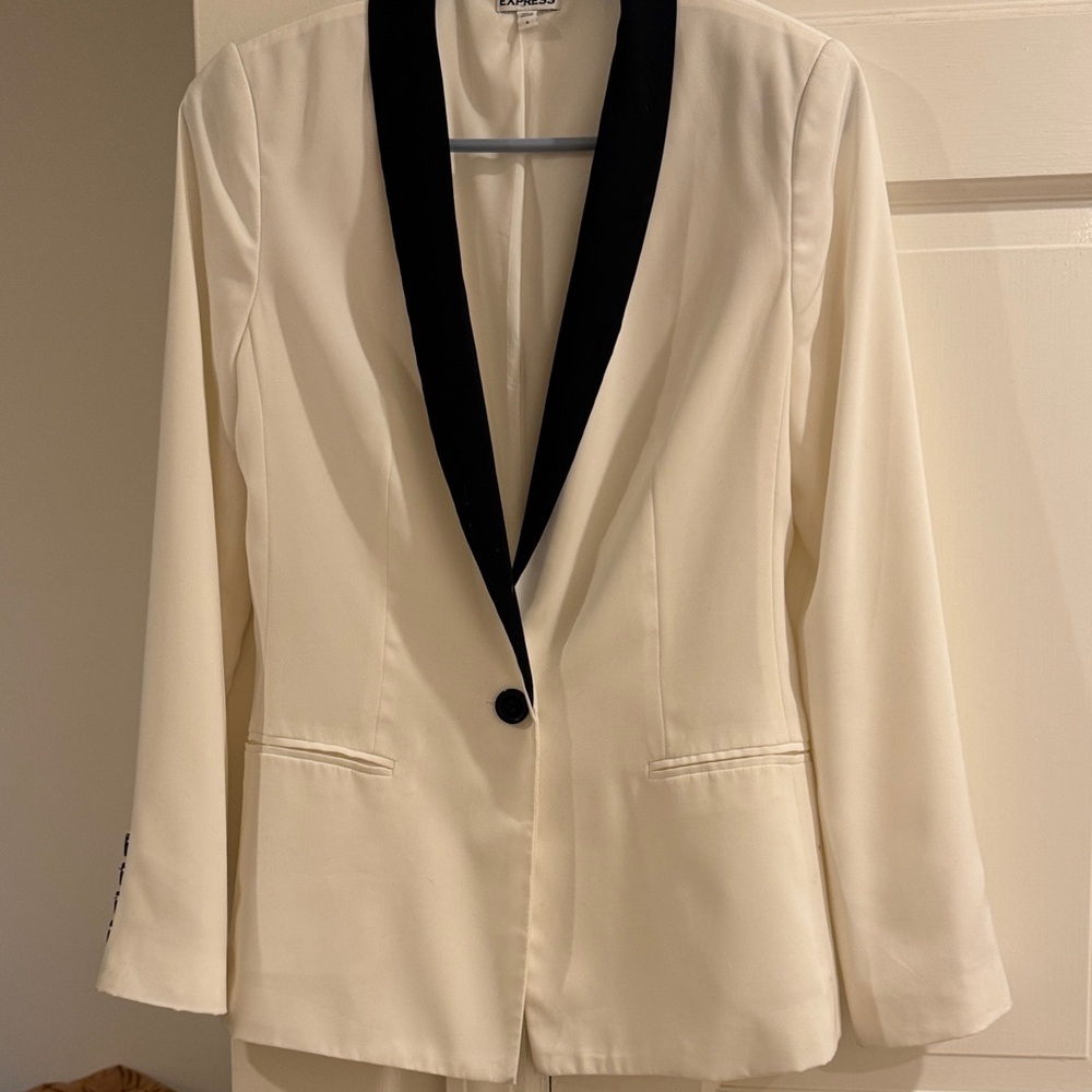 Vintage Express Cream Blazer with Black Lapel